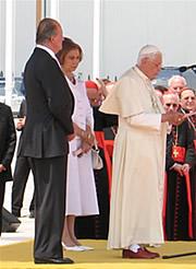 El Papa Benedicto XVI con los Reyes de España